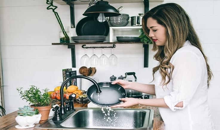 Cleaning kitchen